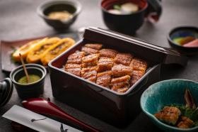 炭火焼き国産うなぎ専門店。手に職を。