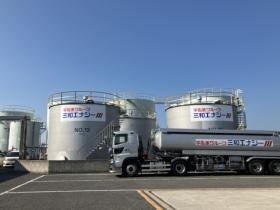 日本最大級の燃料備蓄施設・タンクローリー保有数を誇ります