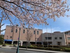 能見台地域ケアプラザ（１階）・地区センター（２階）建物外観