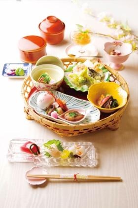 お食事を楽しみにご来館されるお客様も多数