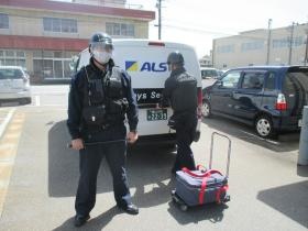 貴重品の積み下ろし時は警戒します。