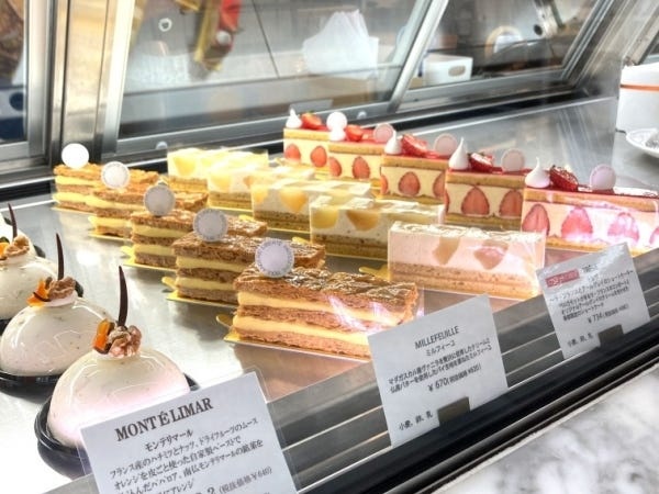 ショーケースの中には厳選して作り上げたパティシエ自慢のケーキの品々