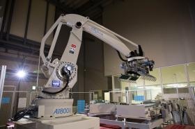 パレタイザー 米をパレットに並べる機械です