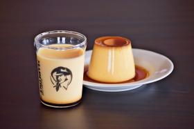 マーロウのビーカー入り手作り焼きプリン