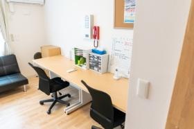 施設内部：職員事務室