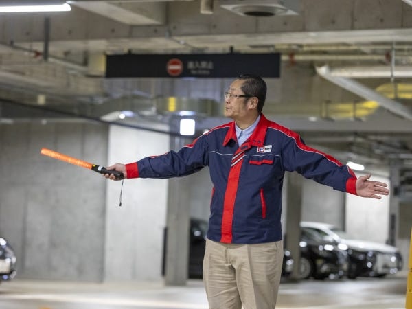 お客様が安全に駐車場をご利用いただけるようにサポートをお願いします！