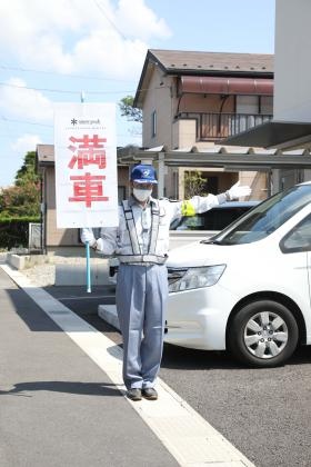 駐車場誘導の様子