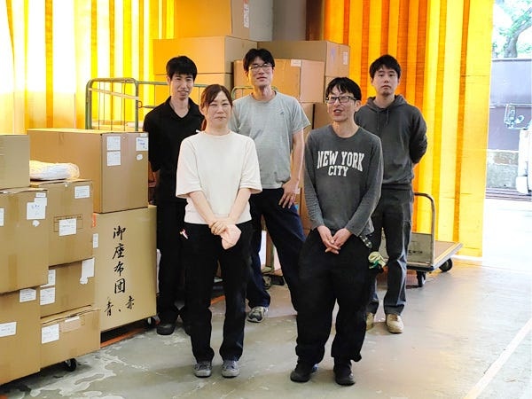 困ったときは気軽に質問できる、話やすい職場です。頼れる先輩たちと一緒に、チームで支え合いながら仕事を覚えていきましょう！