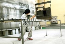 オーダーメイド家具・什器の塗装光景