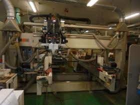 幅広い年代が活躍中！勤続５０年以上の社員もいますよ！