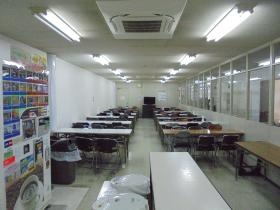 昼食弁当補助あり。１食１９０円で食べることができますよ。