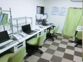 独立したスタッフルームです。ＰＣ環境も万全です。