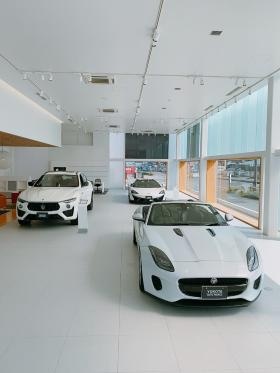 ヨコタオートワールド松本ショールーム内