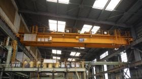 屋内用天井クレーン