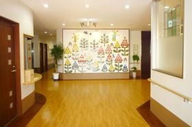 玄関を入ると大きな壁のアートが出迎えてくれます