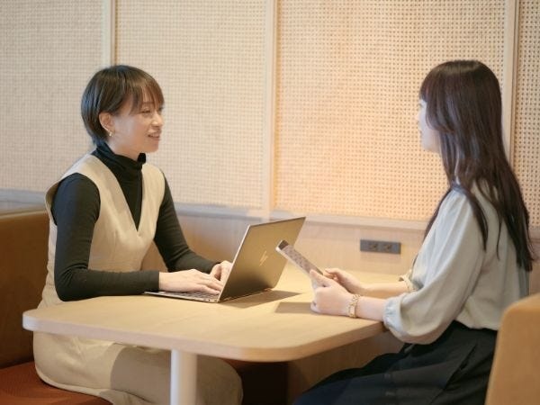 役員や現場メンバーとの距離も近く、相談や質問、急な打ち合わせにも快く応じてくれる優しい方が多い環境です。