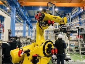 社内作業風景＿ロボットティーチング