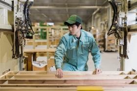 生産職（木材・パネル加工）
