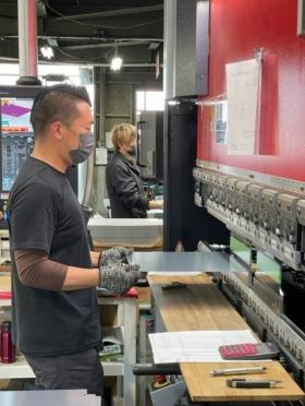 工場内はエアコン完備で夏も快適に過ごせます。