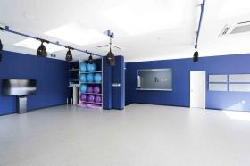 ２階のコンディショニングジム１ＳＴＥＰ