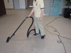 テナントビルの顔とも言える入口を常に綺麗にしております。