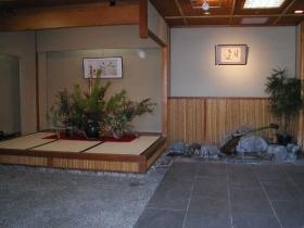 フロント前 玄関