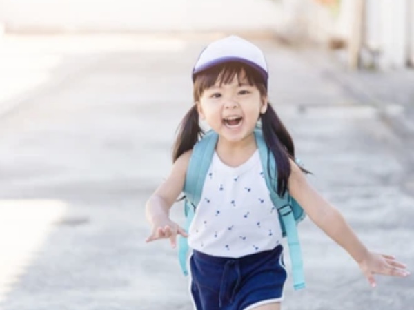 元気な子供達を安全に送り届けていただくお仕事です。先生も同伴しているので安心です。