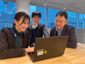 中途、新卒限らず、質問しやすい環境です