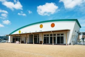 南東側から見た園舎です。２階建てに見えますが、平屋です。