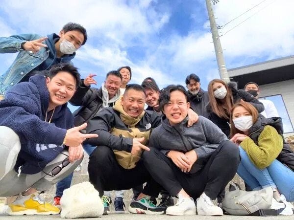 20代～30代の若手ががんばっている会社です。今は事務スタッフが女性、営業や工事スタッフは男性というメンバーです。