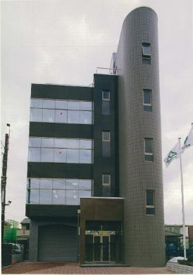 本社ビル建物外観