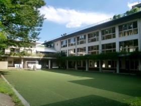 建物外観 小金井カントリーの西側に隣接