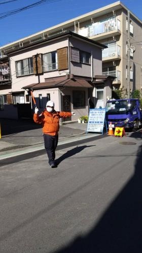 車の誘導についても研修でしっかりと教えます。ご安心ください！