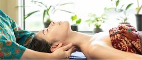 バリの伝統的なマッサージでお客様の心と体を癒します