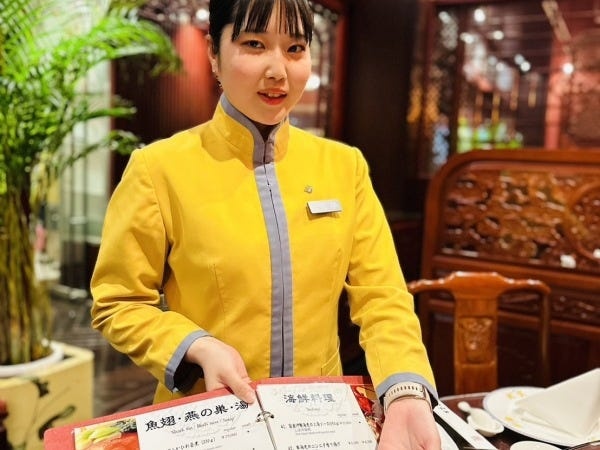 テーブル担当スタッフ