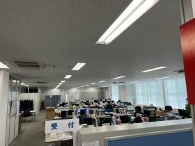 広くて開放的な事務所です（書類多いですが・・・汗）