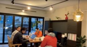営業、工務、現場のスタッフで現場ミーティング中！