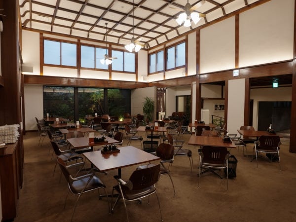 レストランホールスタッフ・レストランスタッフ・ホールスタッフ（未経験OK）