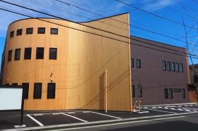 木立の中の保育園