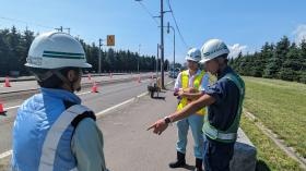 若手社員による現場説明中（会社見学にて）