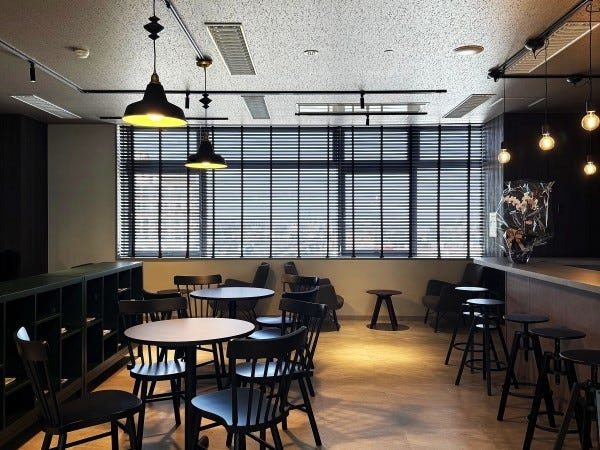 今年3月にラウンジが完成。小休憩や打合せなど、社員交流の場として活用しています。