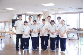 リハビリ専門医と外来リハビリスタッフ