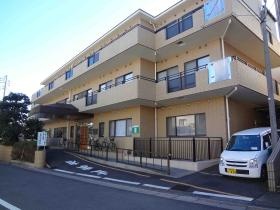 さんじゅ阿佐谷外観。阿佐ヶ谷駅より高架下を歩いて約４分です。