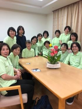 ニチイは老若男女のスタッフが楽しく働いてます