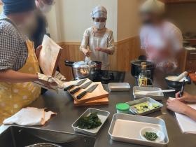 法隆寺店で開催している自然食の料理教室。社員補助あります。
