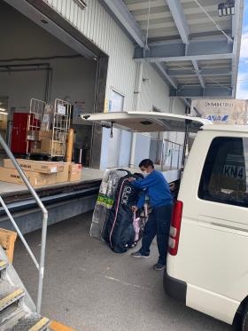 集荷ドライバー貨物の積降作業