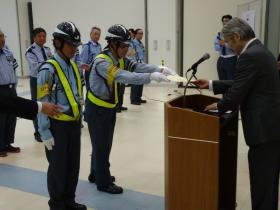 優良隊員表彰や実技コンクールの会長からの表彰風景です。