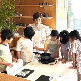 ９月のワークショップで月見団子を作り、月について学びました。