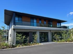 本社外観（社屋が新しくなりました）