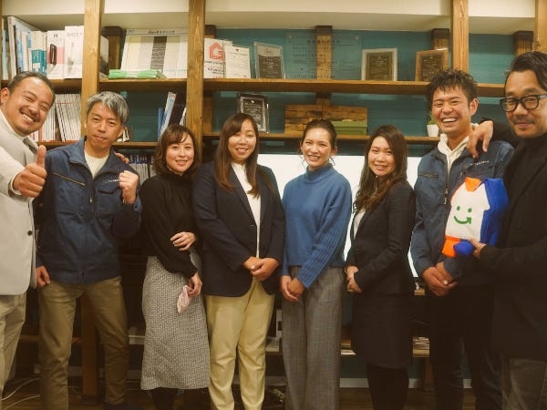 一緒に働くメンバーです！「皆が助け合う」がモットーで、明るい人たちが多いです。